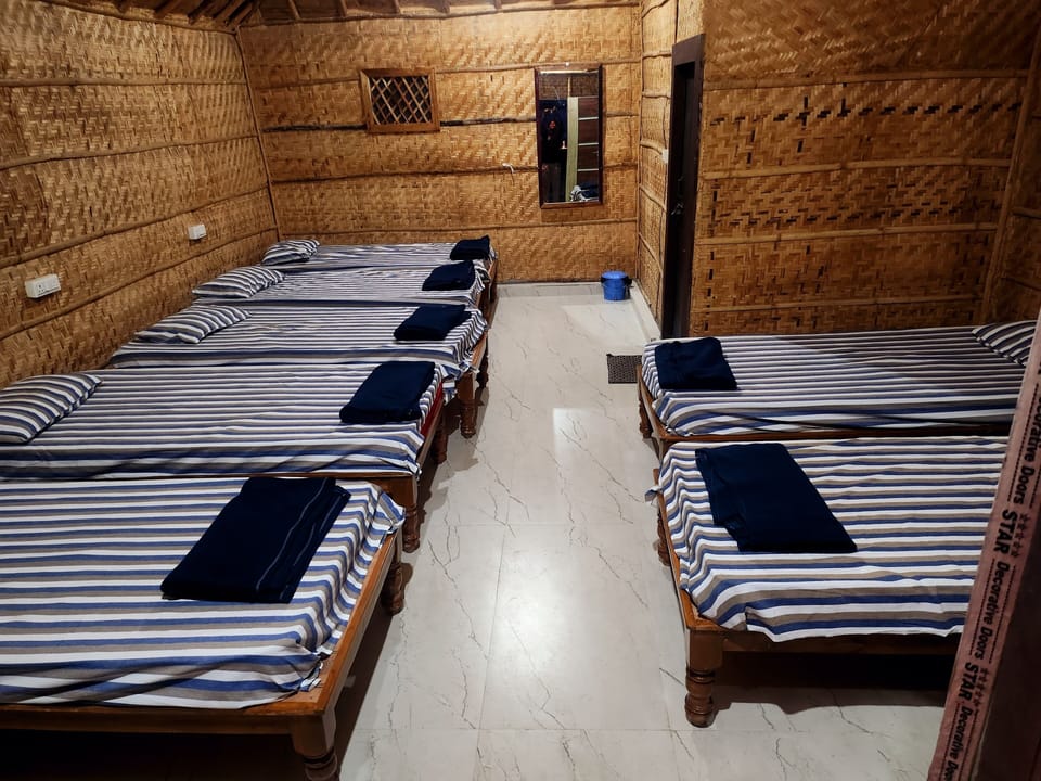 Family Room, Multiple Beds | WiFi (free), bed sheets