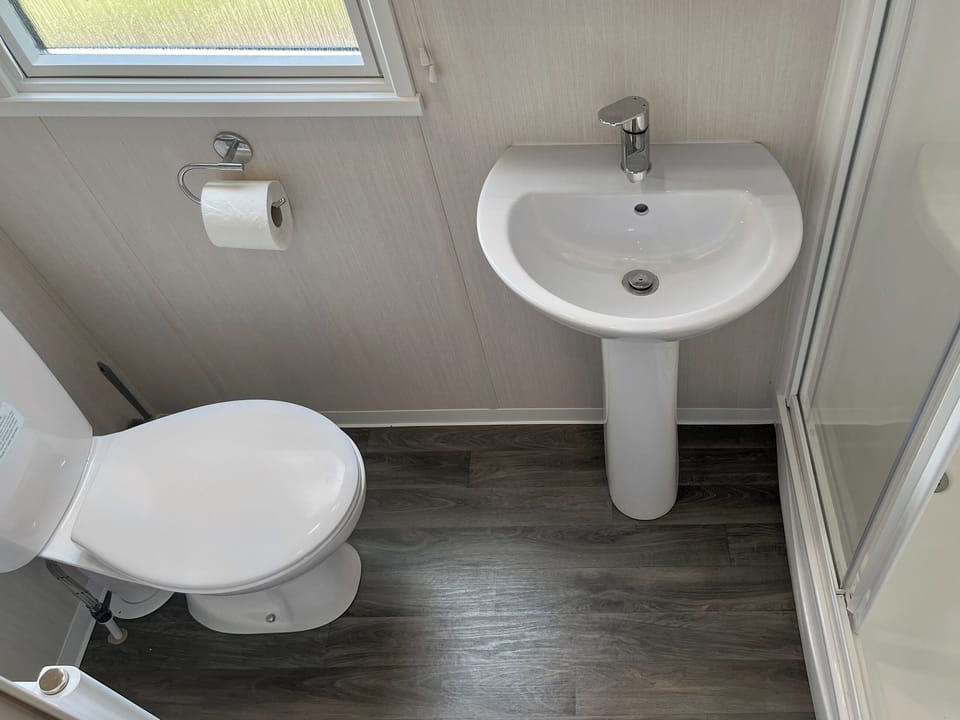 Bathroom | Ousbrough Tail-Wag Retreat - Beamish Holiday Park, Durham