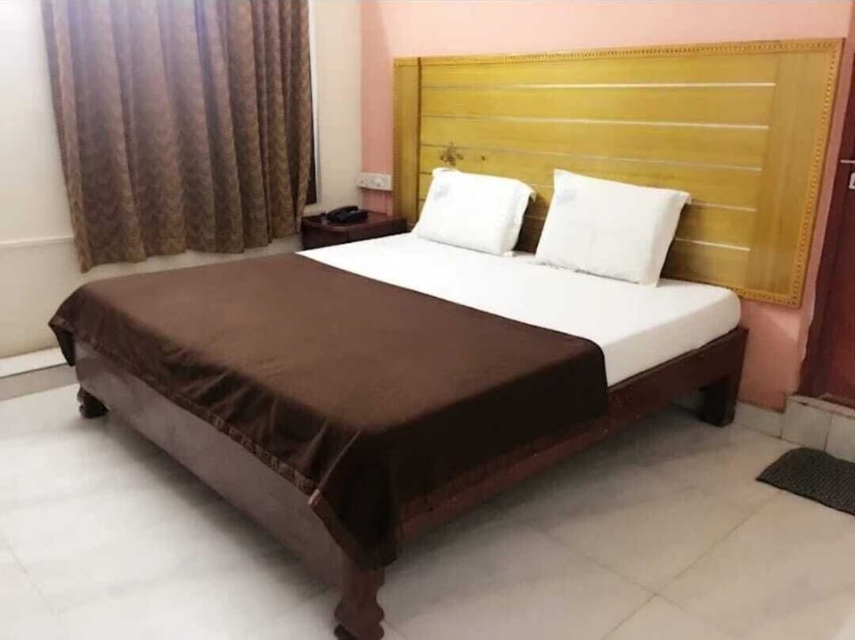 Double Room | In-room safe, laptop workspace, free WiFi