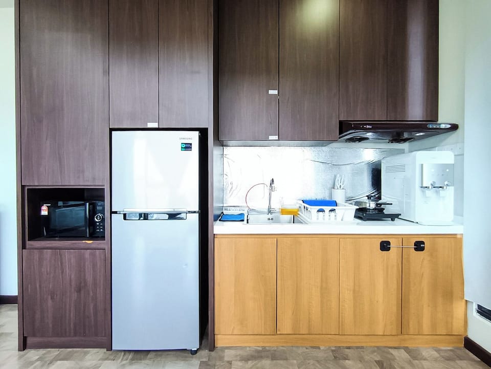 Apartment, 3 Bedrooms | Private kitchen | Fridge, microwave, electric kettle