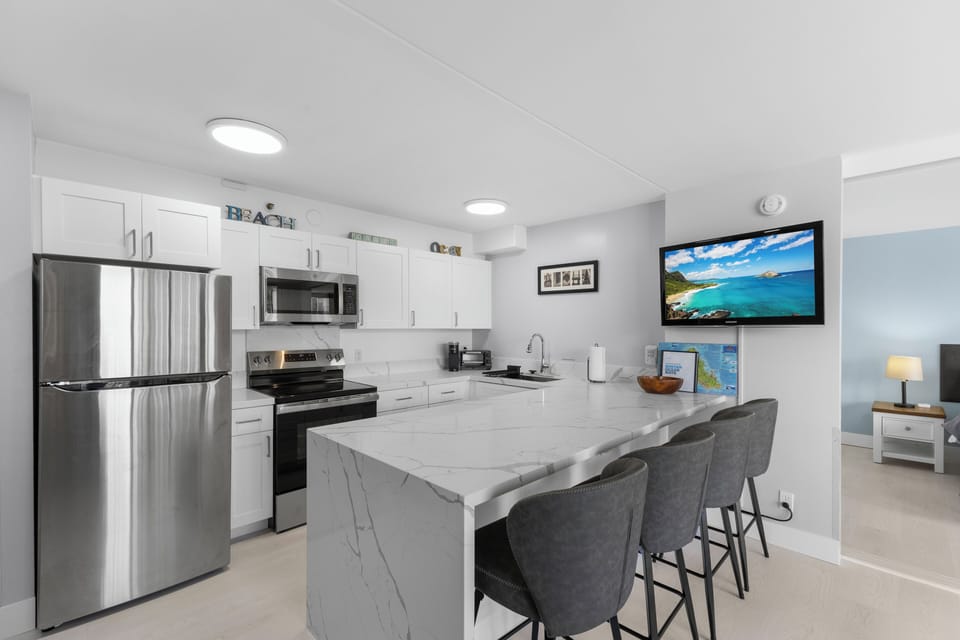 Standard Apartment, Lanai, Ocean View | Private kitchen | Stovetop, electric kettle, cookware/dishes/utensils