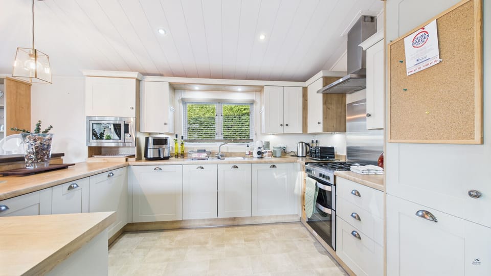 Spacious kitchen with oven, larder and dishwasher.