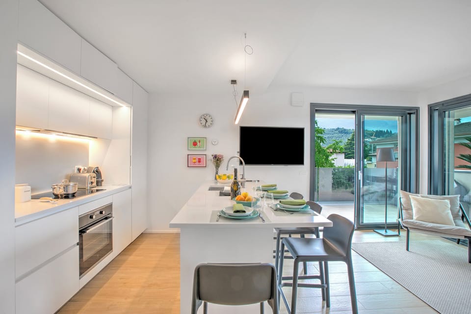 Family Apartment, Multiple Bedrooms, 2 Bathrooms (Sole E Lago) | Private kitchen | Fridge, microwave, oven, stovetop