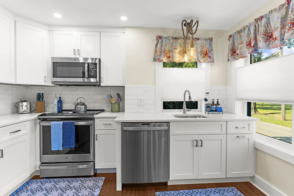 Well equipped full kitchen