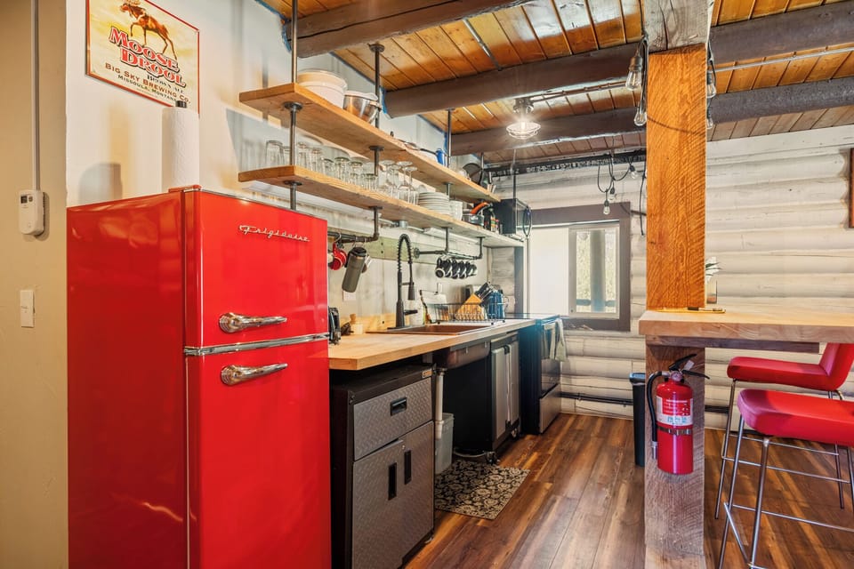 Retro appliances an a well equipped kitchen!