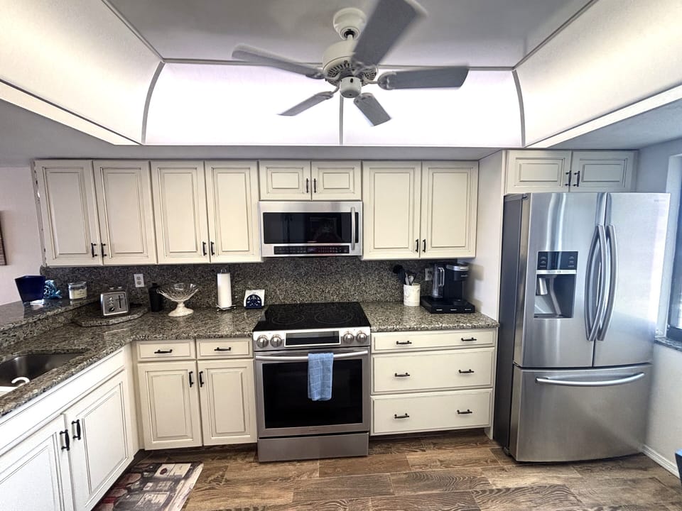 Fully equipped kitchen to prepare meals in your vacation condo