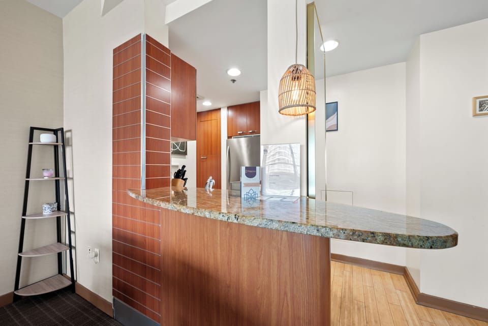 Deluxe Apartment, Bay View | Private kitchen | Full-size fridge, microwave, oven, stovetop