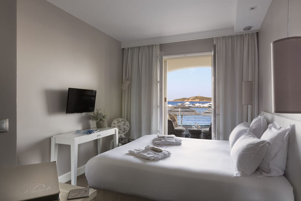 Standard Double Room, Beachside | Premium bedding, pillowtop beds, minibar, in-room safe
