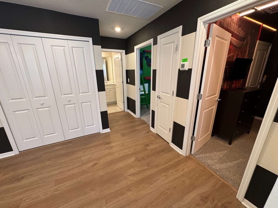 House | 5 bedrooms, desk, Internet