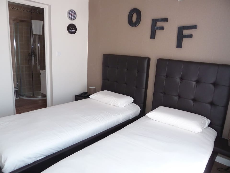 Twin Room, Balcony | Desk, soundproofing, iron/ironing board, free WiFi