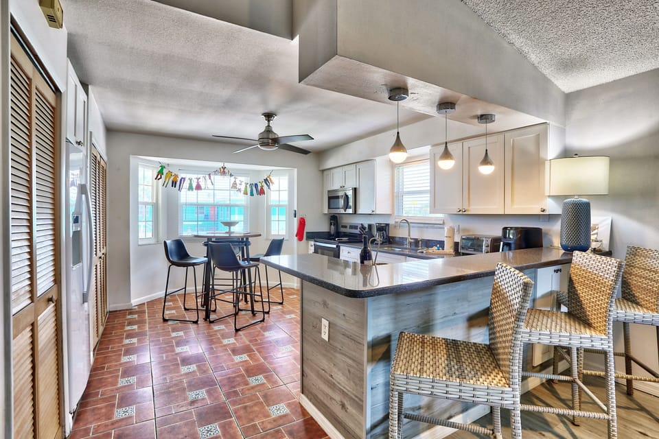 Kitchen/Dining Area