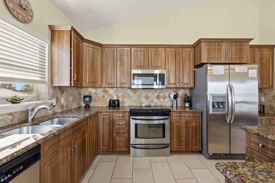 House, 3 Bedrooms | Private kitchen | Coffee/tea maker, fridge, oven, toaster
