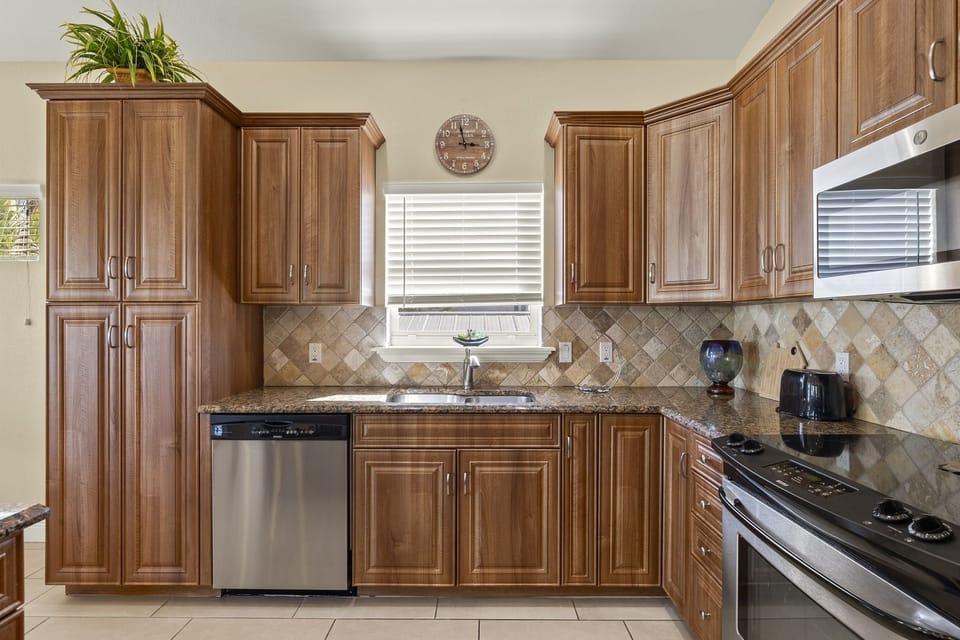 House, 3 Bedrooms | Private kitchen | Coffee/tea maker, fridge, oven, toaster