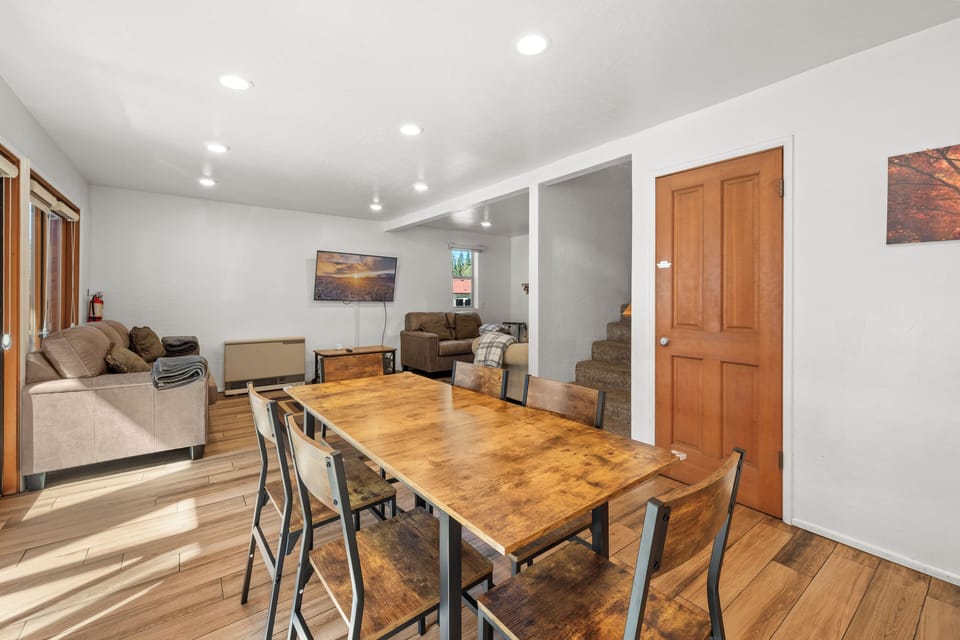 Dining Area - Cute Dining Area with enough Space!