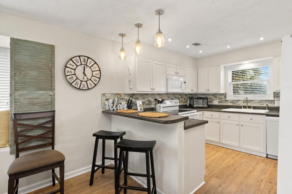 Pull up a stool at the breakfast bar and make your morning coffee a little more social.