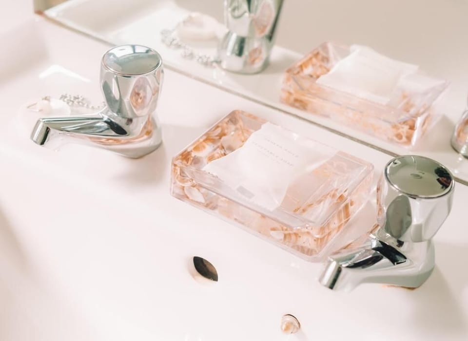 Towels, soap, shampoo, toilet paper