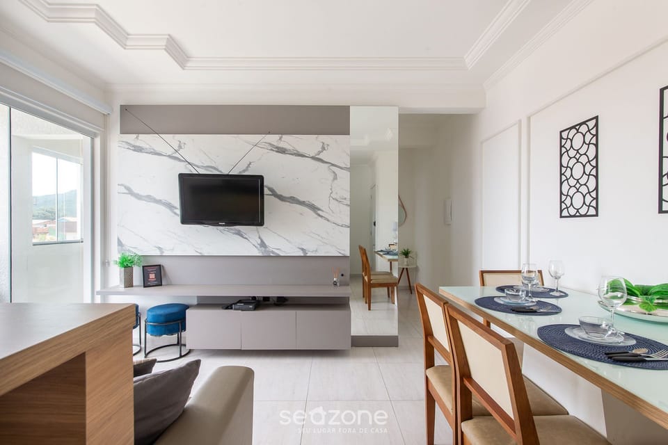 Basic Apartment | Dining
