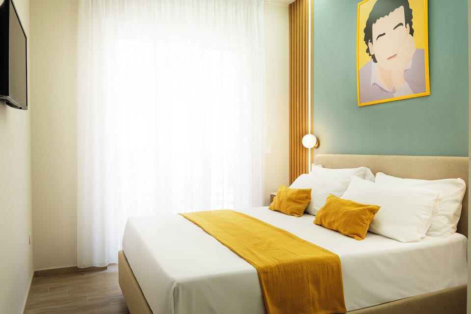 Comfort Double Room, 1 Queen Bed | In-room safe, desk, laptop workspace, soundproofing