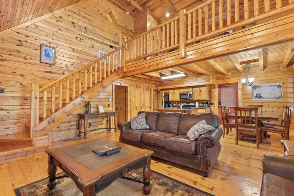 White Oak 212's cozy living area