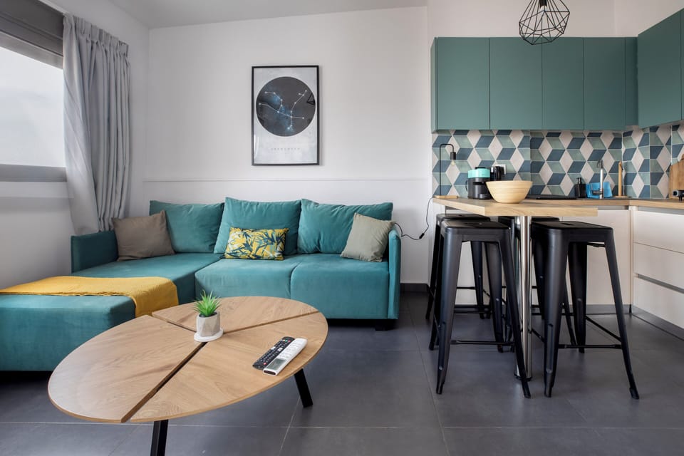 Apartment, 1 Bedroom, Kitchen, City View | Living room | 43-inch Smart TV with digital channels, streaming services