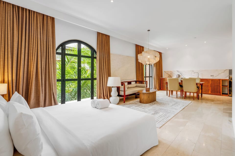 Studio Submarine Premier without bathtub | Egyptian cotton sheets, premium bedding, in-room safe