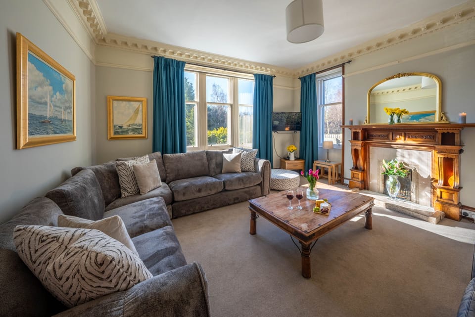 Suidhe Lodge reception room 1