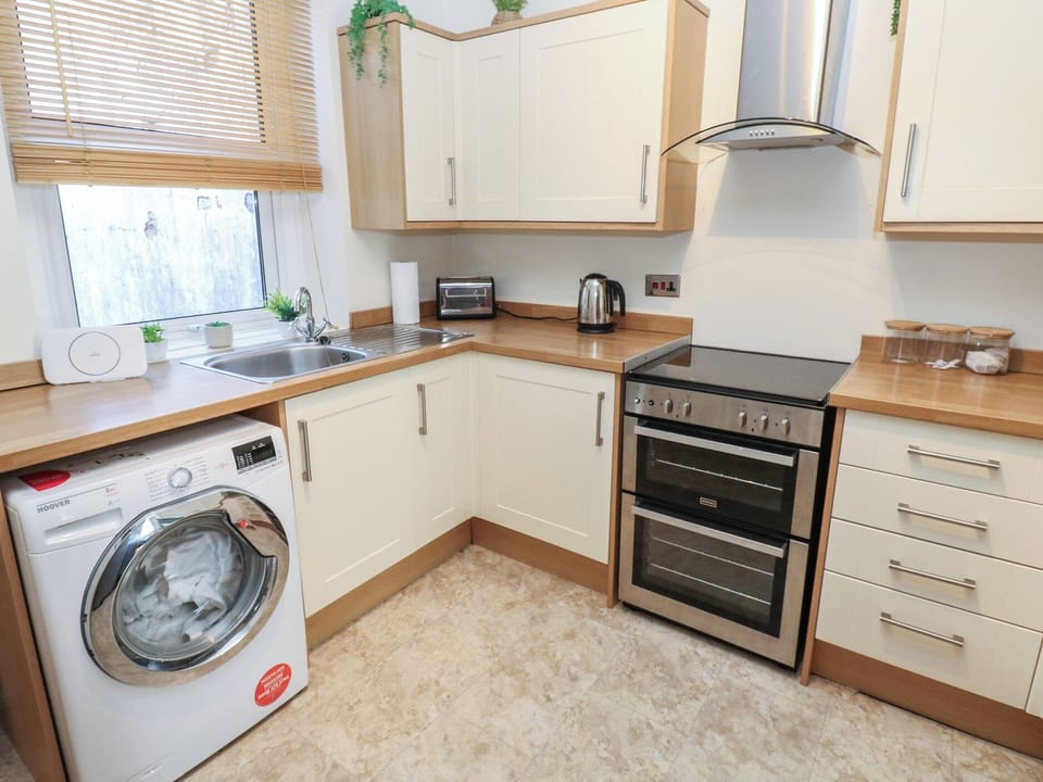 Cookware/dishes/utensils