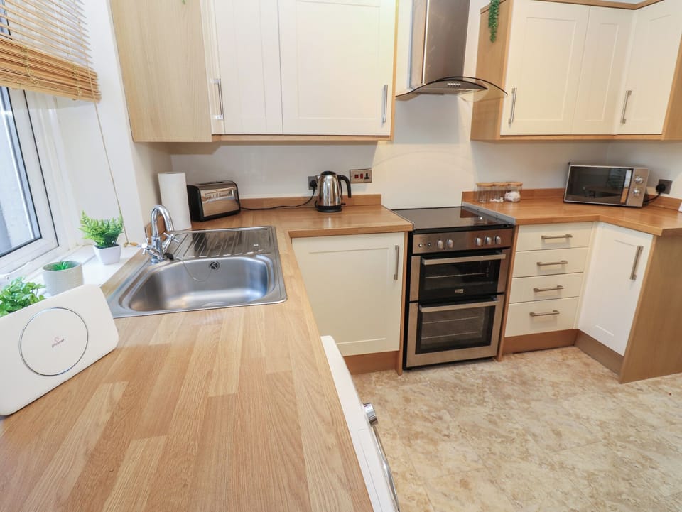 Cookware/dishes/utensils