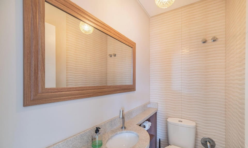 Basic Apartment | Bathroom