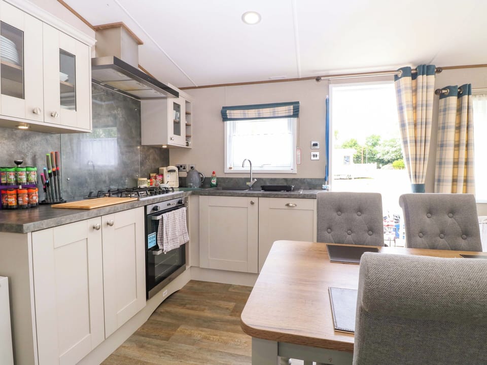 Fridge, dishwasher, toaster, cookware/dishes/utensils