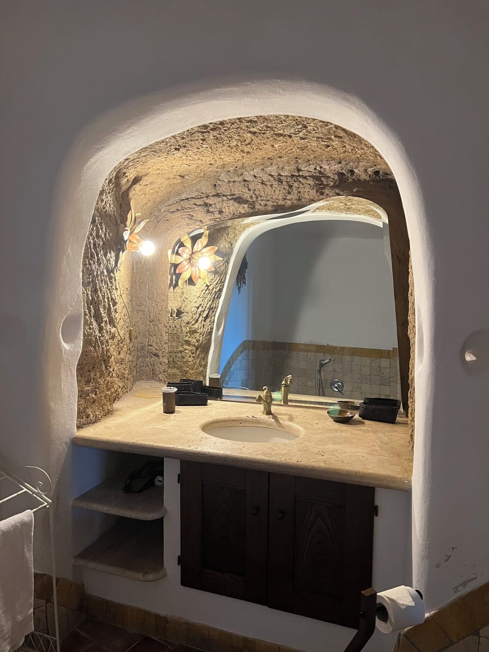 Grand Suite, Multiple Beds, Jetted Tub, Valley View (100-300 meters from check-in location) | Bathroom | Free toiletries, hair dryer, bidet, towels