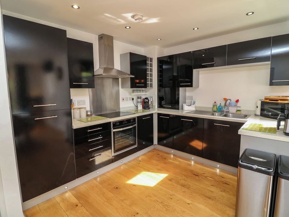 Dishwasher, cookware/dishes/utensils