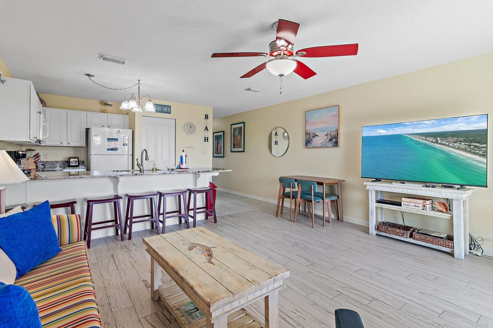 Island Sands 102 living room