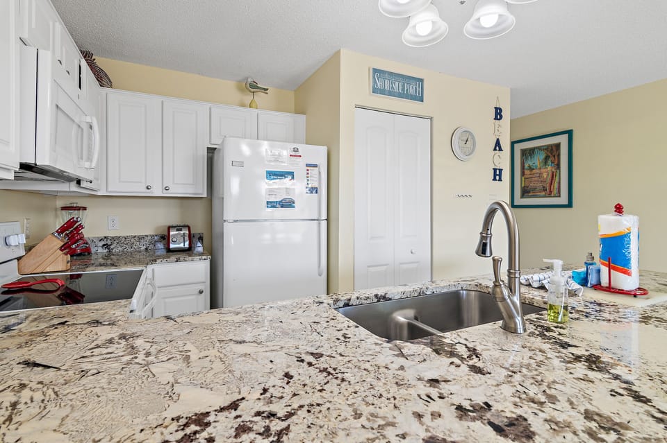Full kitchen