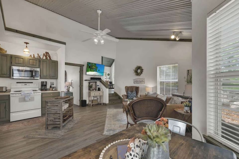 House, Multiple Beds, Patio, Garden View (3408 Grapecreek Ldge) | Living area