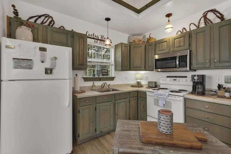 House, Multiple Beds, Patio, Garden View (3408 Grapecreek Ldge) | Private kitchen