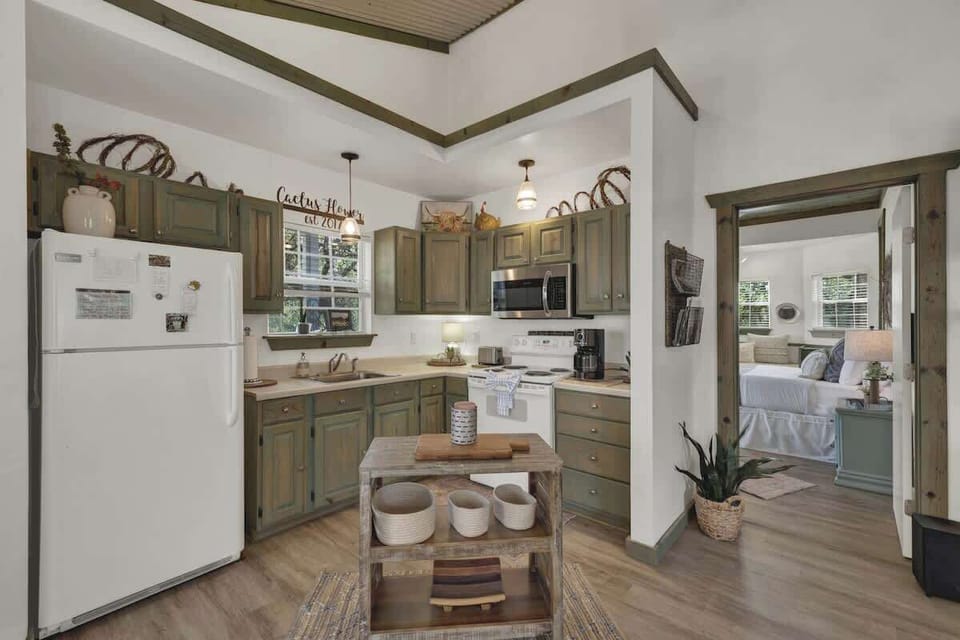 House, Multiple Beds, Patio (3408 Grapecreek Cmb) | Private kitchen | Coffee/tea maker