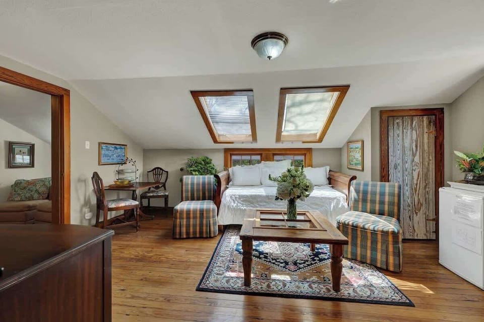 House, 1 King Bed with Sofa bed, Patio, Garden View (415 W San Antonio- W) | Interior