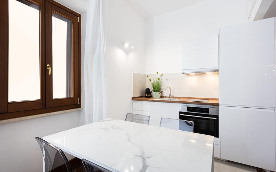 Apartment | Private kitchen | Microwave, espresso maker, coffee/tea maker, electric kettle