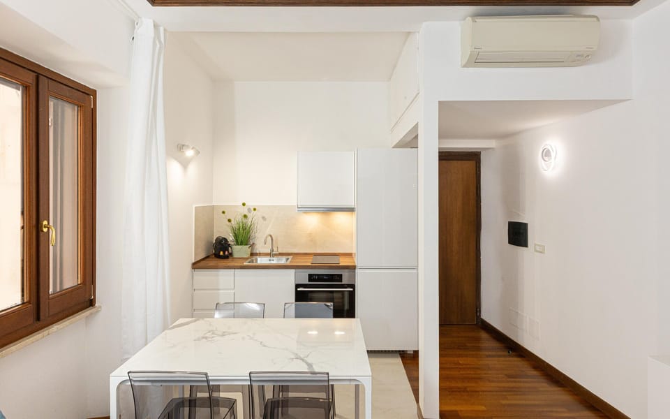 Apartment | Private kitchen | Microwave, espresso maker, coffee/tea maker, electric kettle