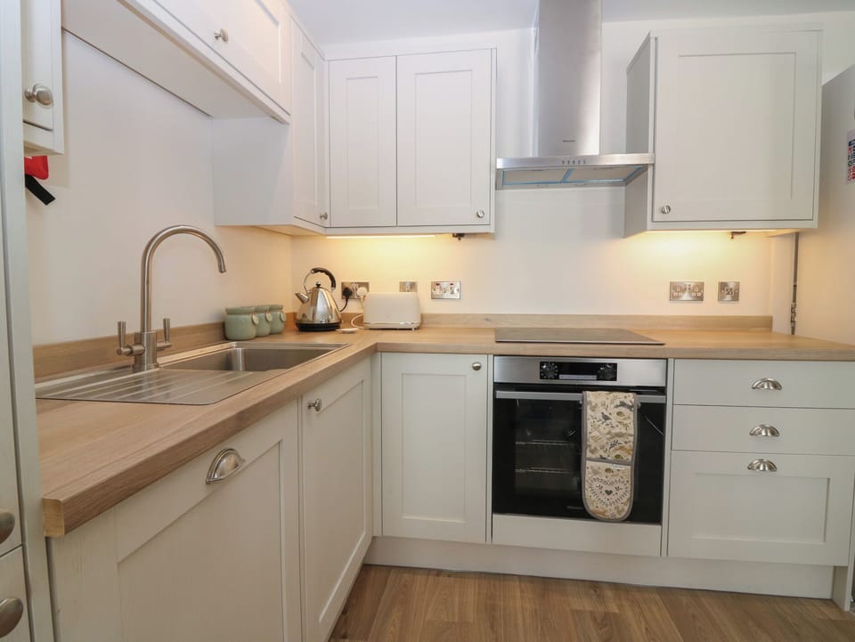 Dishwasher, cookware/dishes/utensils