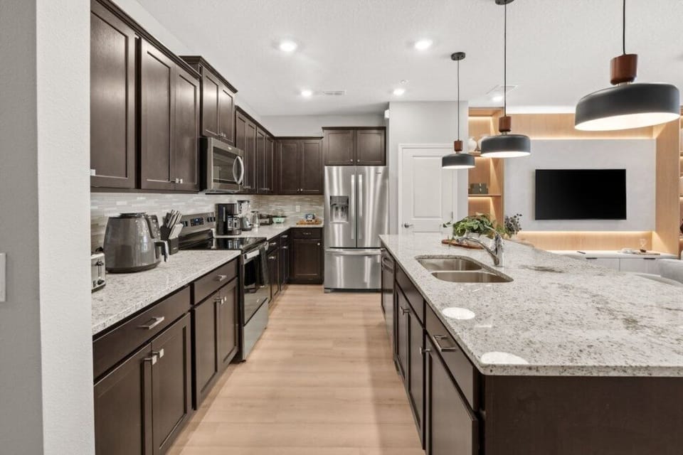 Full kitchen image 1