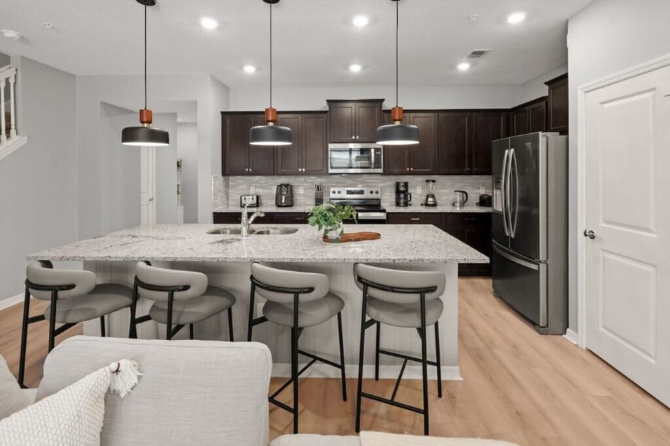 Full kitchen image 3