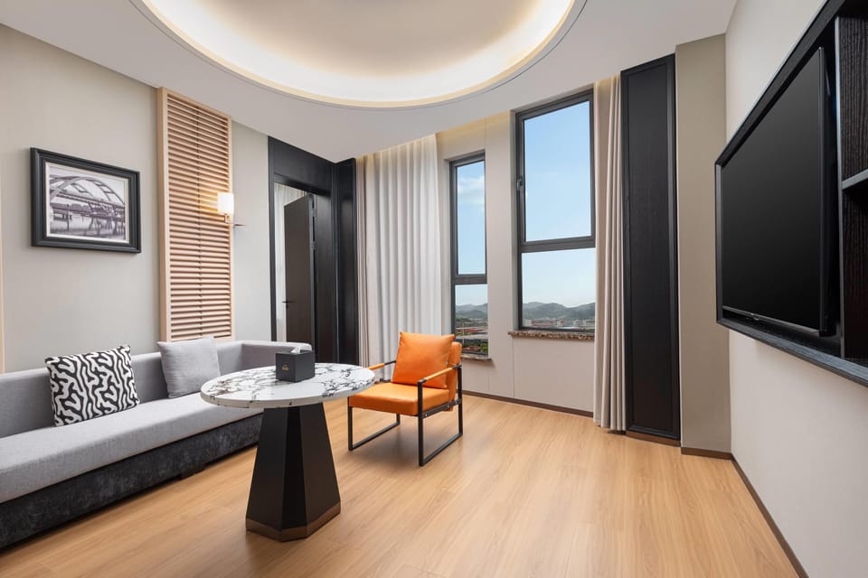 Deluxe Suite, 1 King Bed, Non Smoking
