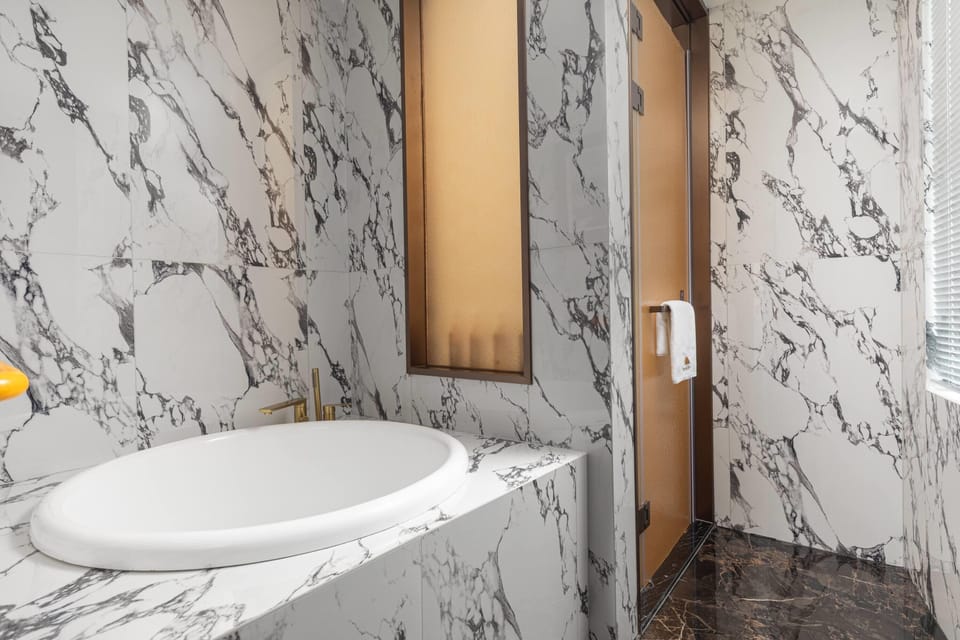 Superior Room, 1 King Bed, Non Smoking | Bathroom