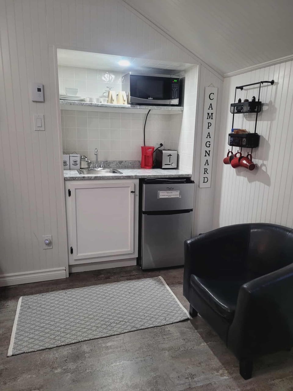 Double Room, Ensuite (No. 1) | Private kitchen | Microwave, toaster, cleaning supplies, freezer