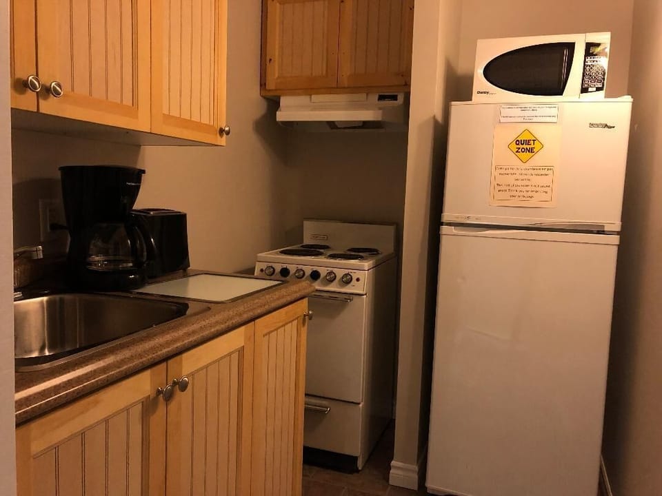 Family Quadruple Room, Ensuite (No. 3 ) | Private kitchenette | Microwave, toaster, cleaning supplies, freezer