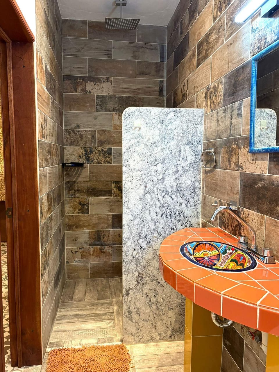 Classic Single Room | Bathroom | Towels, soap, toilet paper