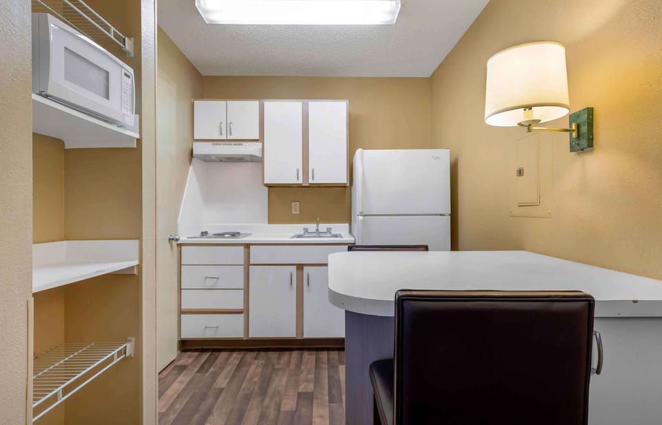 Studio, 1 Queen Bed, Non Smoking | Private kitchen | Coffee/tea maker, fridge, microwave, stovetop