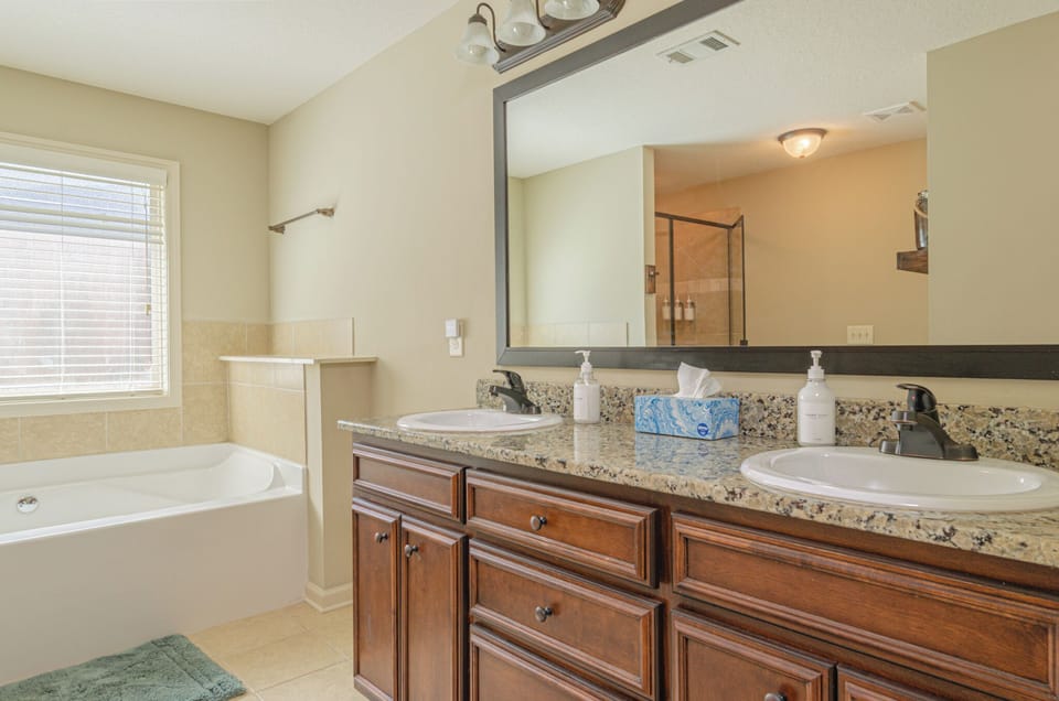 Serene Family Hideaway 4Br w Pool Table House in Columbus